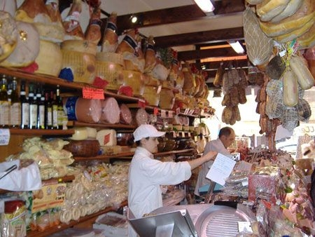 Orari negozi, più danni che benefici da norma nazionale...