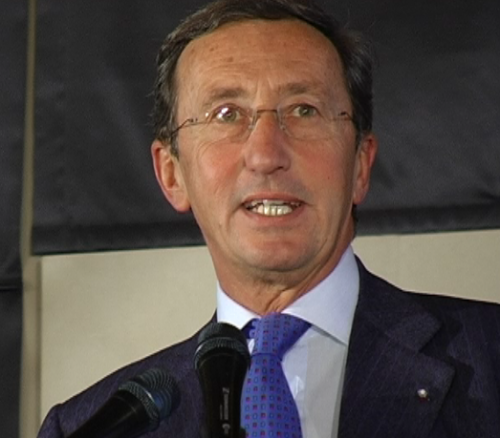 Fini a Lecce, Poli in prima fila...comparsata di Emiliano