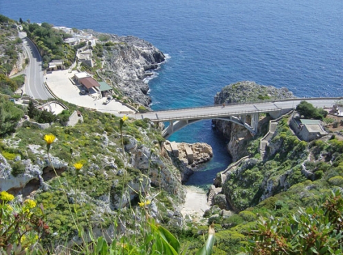Immigrati sbarcano a Otranto, un morto e nove feriti