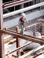 Porto Cesareo, cade dall'impalcatura, grave operaio di Carmiano