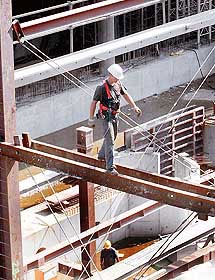 Porto Cesareo, cade dall'impalcatura, grave operaio di Carmiano